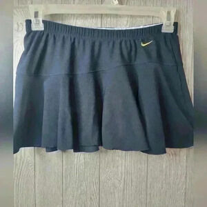 Nike Dri-fit women's navy blue gold skirt. Size medium. 92%polyester 8% spandex.